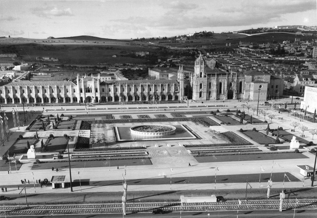 Hieronymitenkloster und Platz des Imperiums, Lissabon, 1954 © Kunstbibliothek/Stiftung
Calouste Gulbenkian